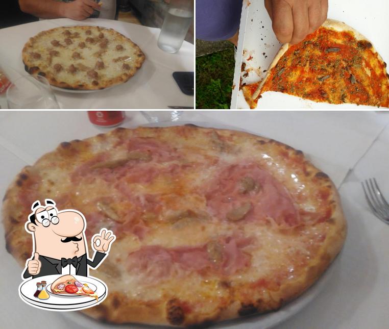 A Pizzeria Ristorante Garden Rose, puoi goderti una bella pizza