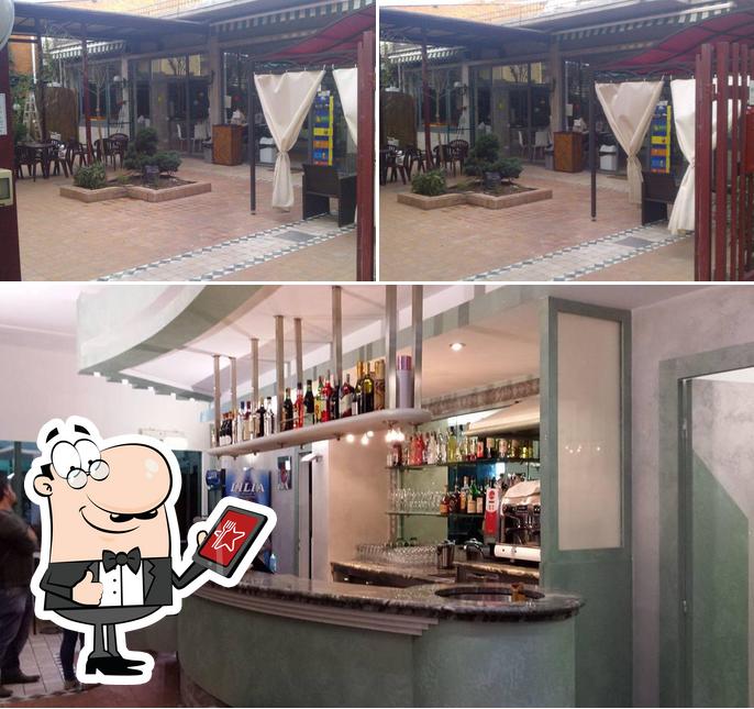 Dai un’occhiata alla immagine che presenta la esterno e bancone da bar di Puntozero