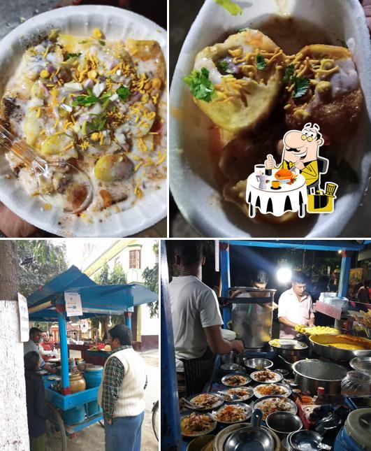 Food at ARYA CHAT STALL