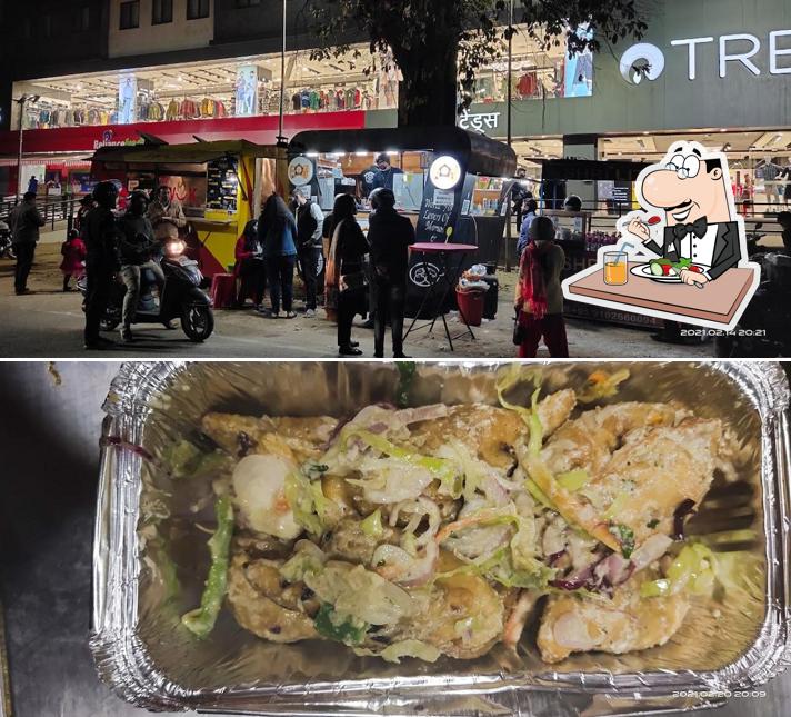 Food at Momo & Pizza World