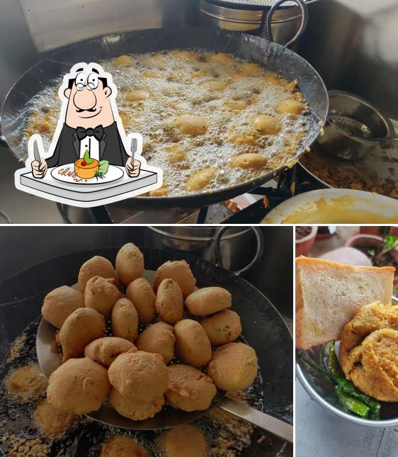 Food at Dipak vada Kolhapur दिपक वडा शाखा क्रमांक २कोल्हापूर