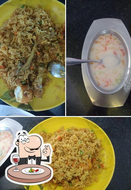 Food at NOQ IRCTC Food Plaza