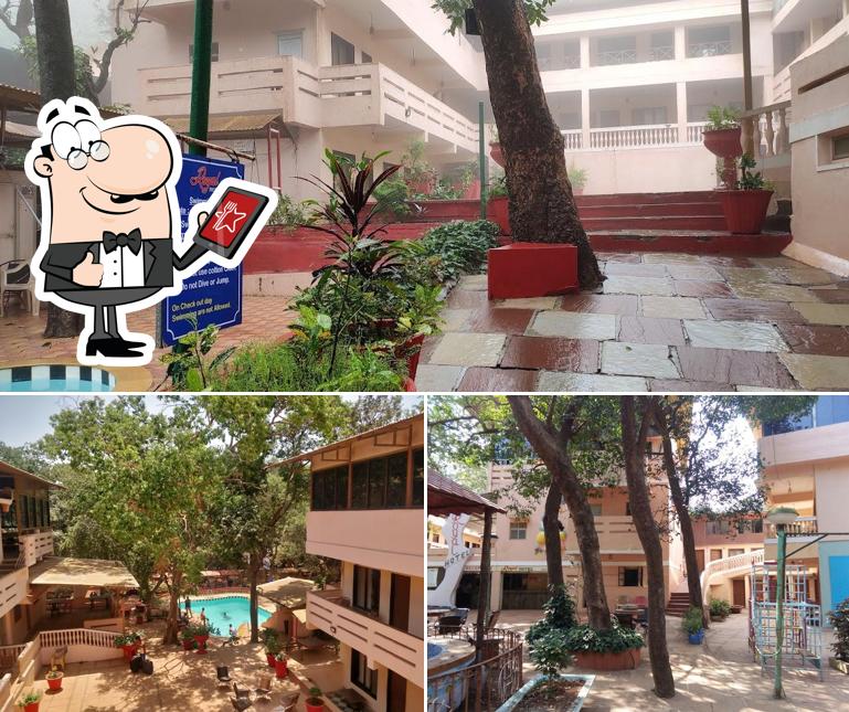 Check out the exterior of Royal Hotel Matheran