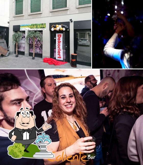 Caliente Bar si caratterizza per la esterno e cibo