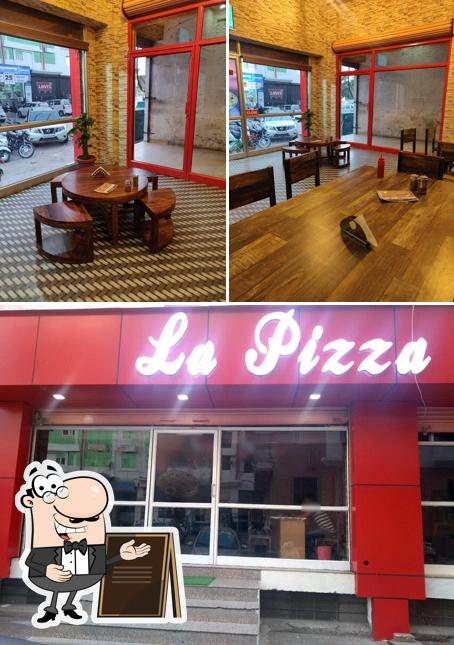 Among different things one can find exterior and food at La pizza