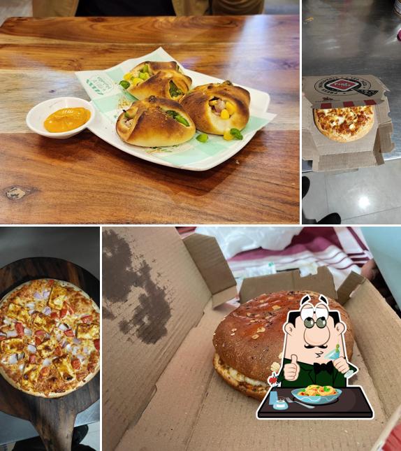 Food at Papa Veg Pizza Jhunjhunu