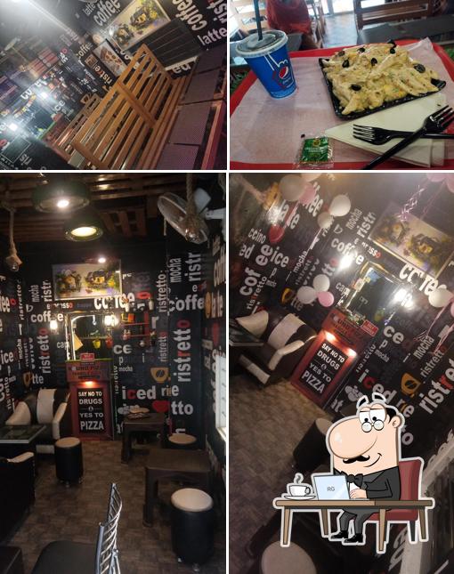 The interior of SHIVA CAFE2020