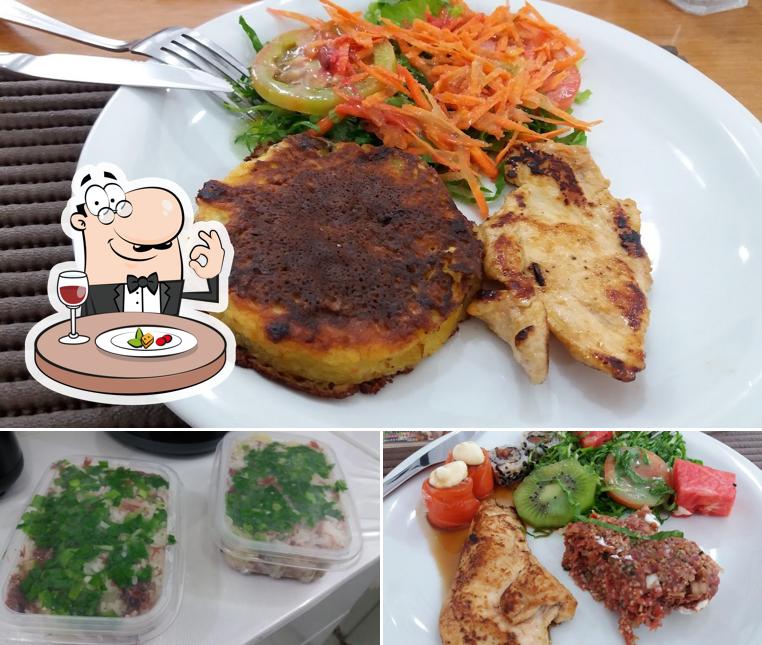 Comida em Restaurante Pequeno Segredo