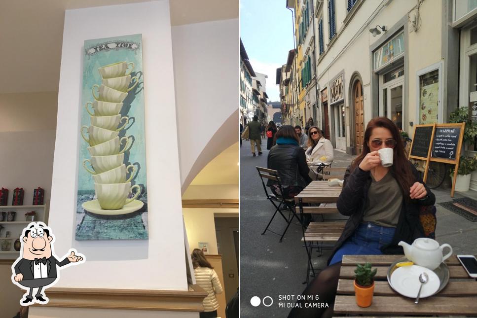Installez-vous à l'une des tables de Cafe dolce amaro