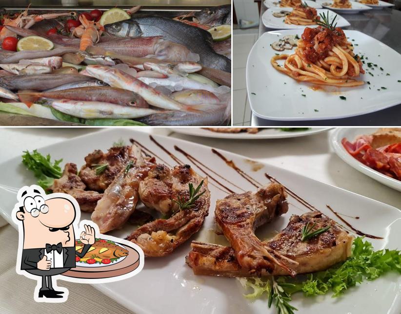 Ristorante Pizzeria La Ruota - Specialità Pesce offre un menu per gli amanti del pesce