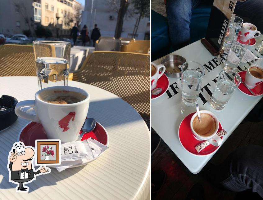 Gli interni di Blue Eyes Cafe