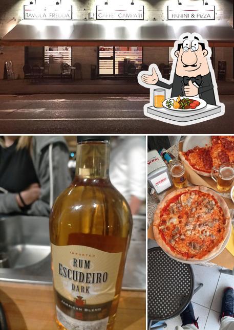 La immagine della cibo e esterno di Campari Cafè