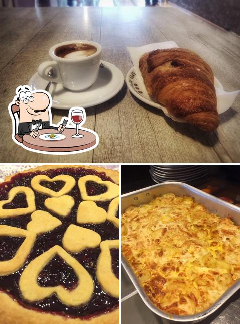 Platti al Bar Il Caffe Delle Valli