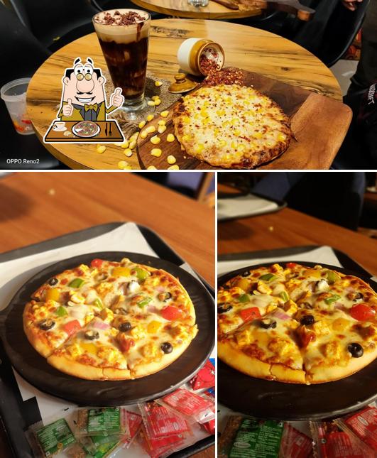 Try out pizza at The Star Cafe