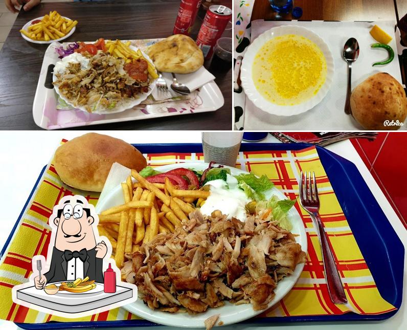 Assaggia un piatto di patatine a Istanbul Doner