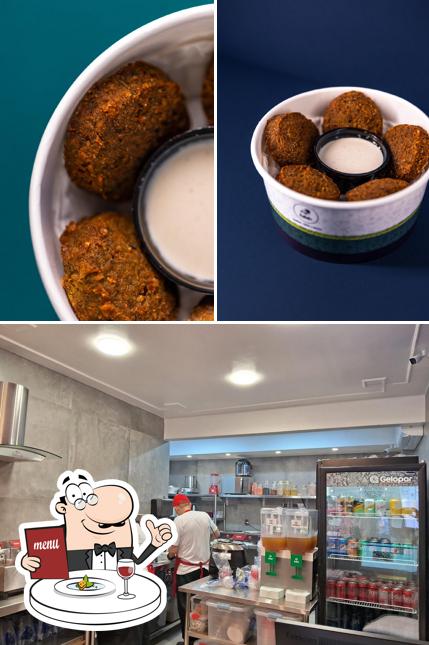 A foto do Falah Falafel Express’s comida e interior