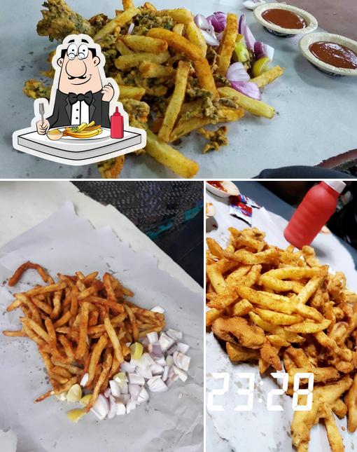 Taste fries at Sai Kings Kumbhaniya Bhajiya, Adajan