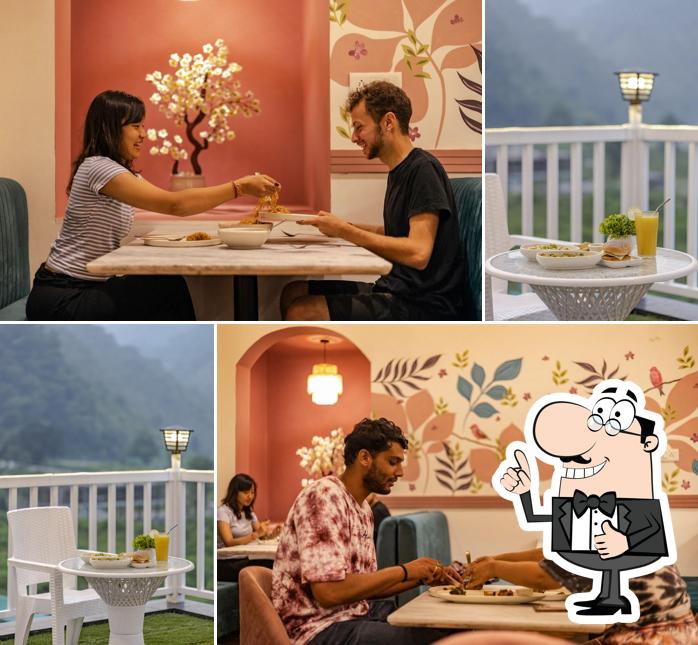 Look at this picture of Cafe Rosefinch