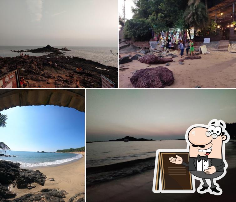 Dolphin Shanti Café