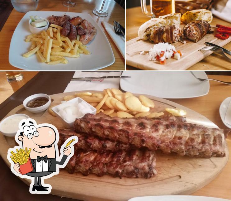 Prova a prendere un piatto di chips a Spare Ribs Grill