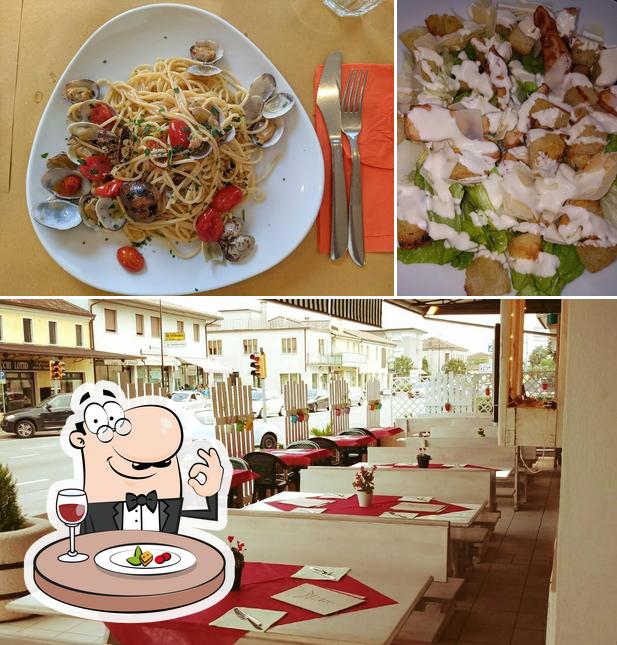 La cibo e interni del ristorante