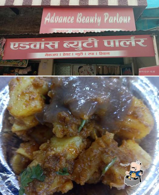 Food at Pintoo Kachaudi