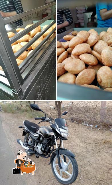 Mussels at Binja Maharaj Kachori