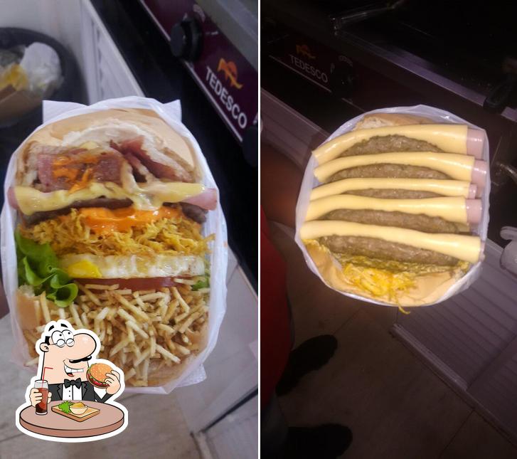 Os hambúrgueres do Esquinão do Lanche irão saciar uma variedade de gostos