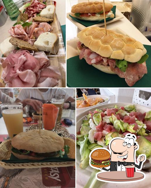 Prenditi un hamburger a Monopoli Illuppolati Pub