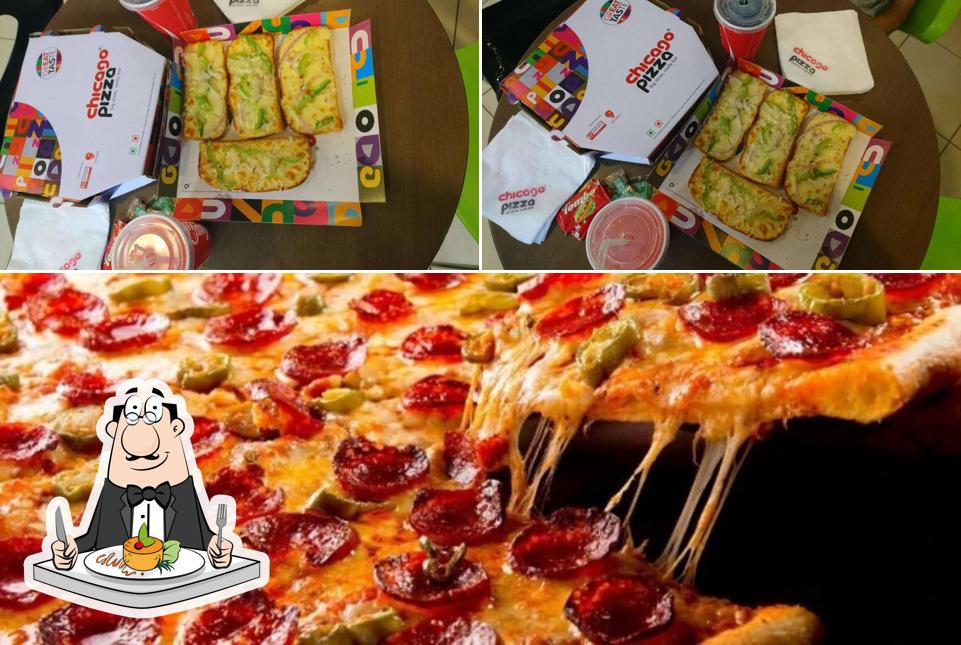 Food at Chicago Pizza