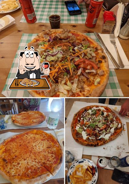 Scegli una pizza a Star Istanbul Specialità Turche Kebab Pizza