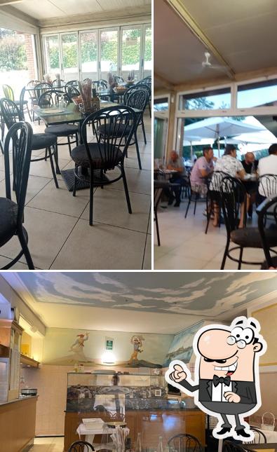 Dai un'occhiata agli interni di Pizzeria E Ristorante La Costa Azzurra