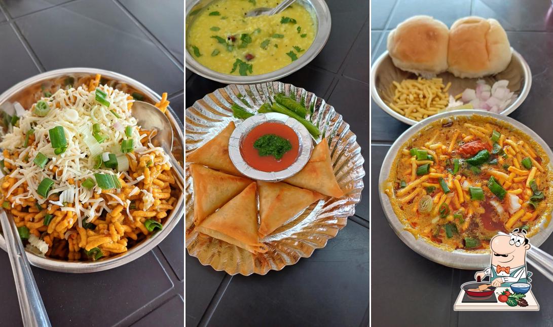 Chicken curry at Om Sai Sev Usal, Pulav & Bhajiya