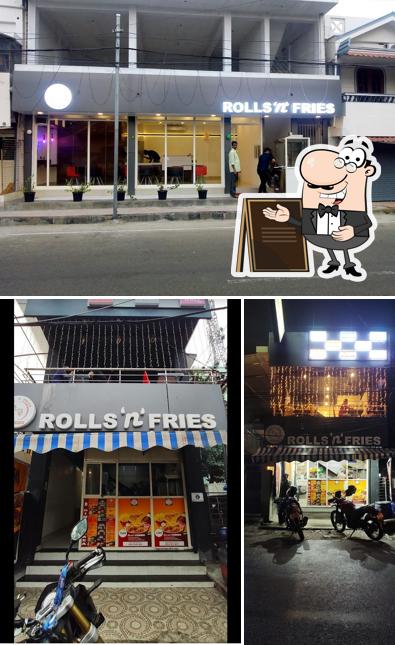 The exterior of Rolls N Fries