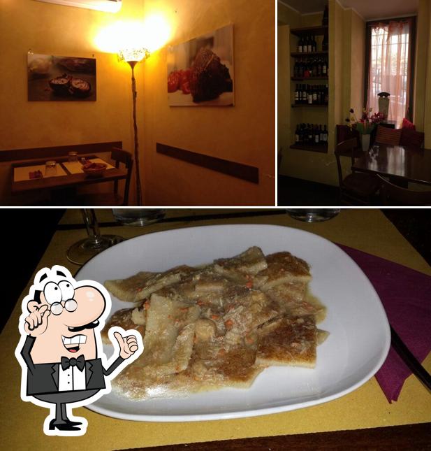 Questa è la immagine che mostra la interni e cibo di i 2 Truogoli