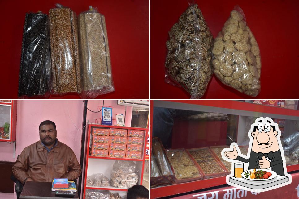 Food at SANTOSH TILKUT BHANDAR