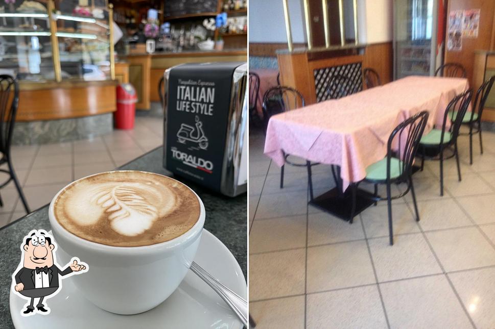 Siediti a un tavolo di Max Bar Caffetteria