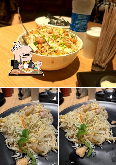 Pad thai at Food Court by FESTIN