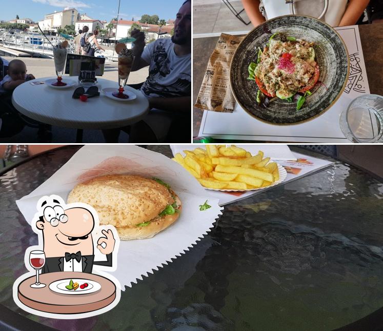 La cibo e interni del ristorante