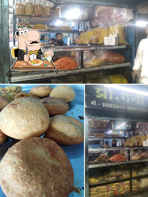 Food at Garib Nawaz restaurant Ab Gani Halwai