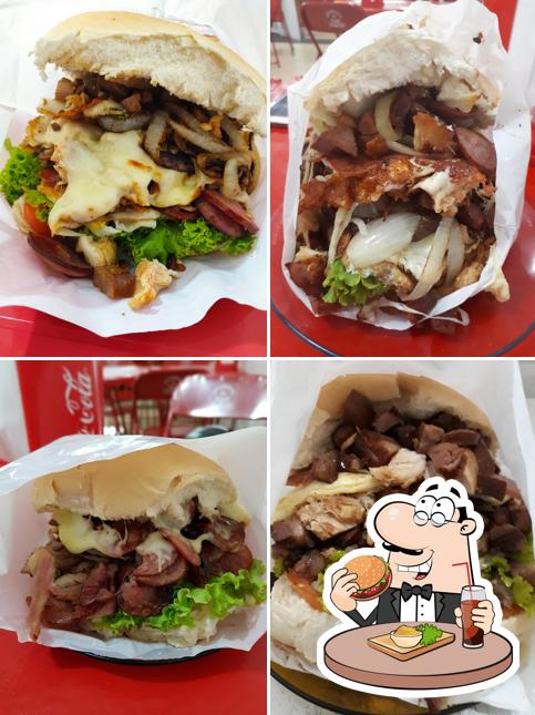 Delicie-se com um hambúrguer no Bigode Lanches