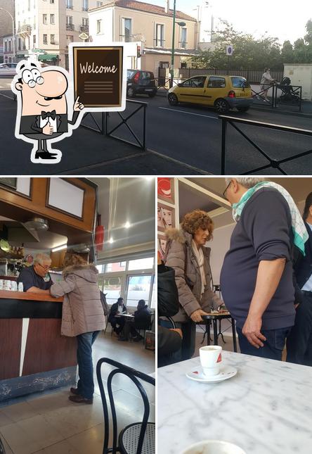 À l’Arrêt de Bus