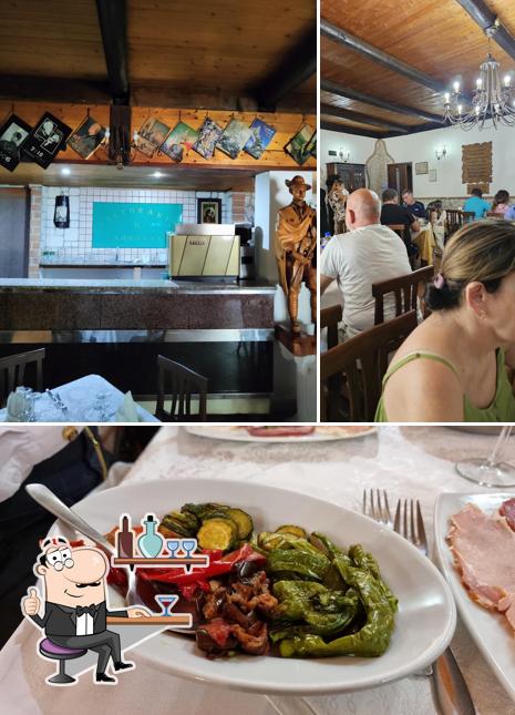Tra le diverse cose da La Taverna Del Carbonaro si possono trovare la interni e cibo