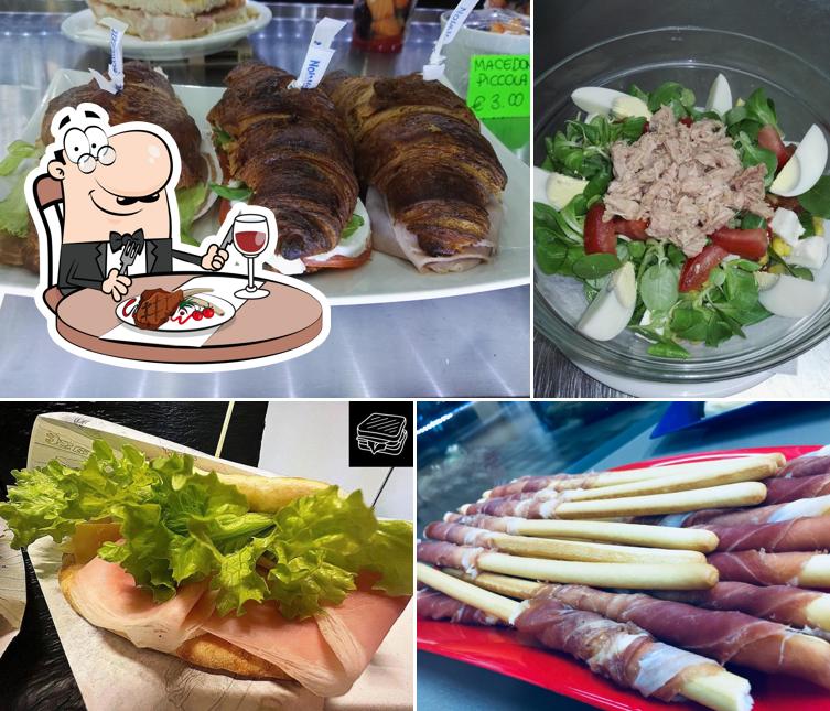 Prenditi i piatti di carne a Jimore Art Cafe