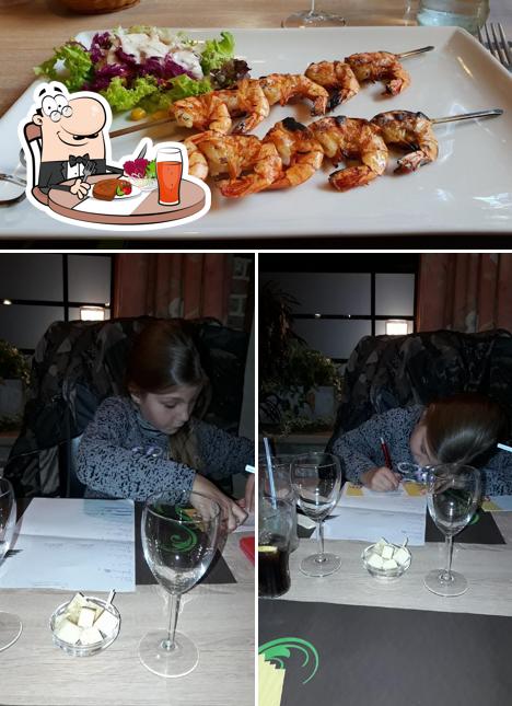 La photo de la table à manger et nourriture concernant Chez mimi