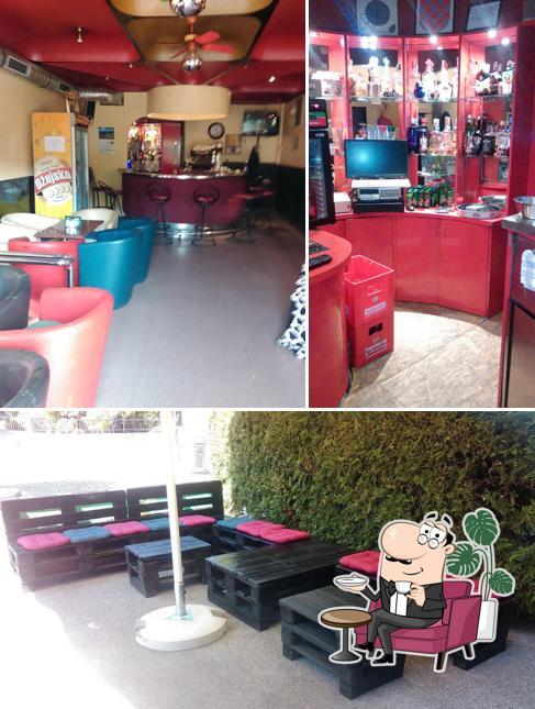 CAFFE - BAR HIT, VL. SAŠA POLAK si caratterizza per la interni e cibo