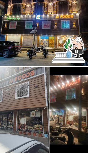 The exterior of J J foods Srinagar