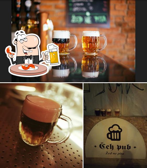 Puoi ordinare un rinfrescante bicchiere di birra chiara o scura