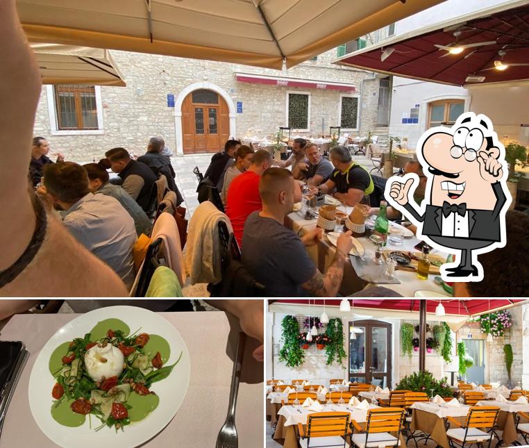 La interni e cibo del ristorante