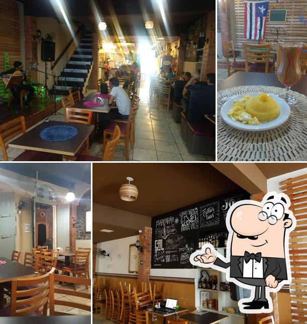 Sente em uma das mesas no Buriteco Café